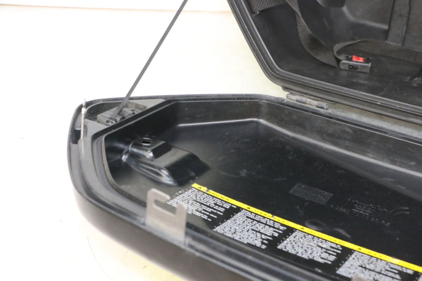 photo de MALETA DERECHA YAMAHA TDM ABS 900 (2002 - 2014) - Zoom sobre los componentes