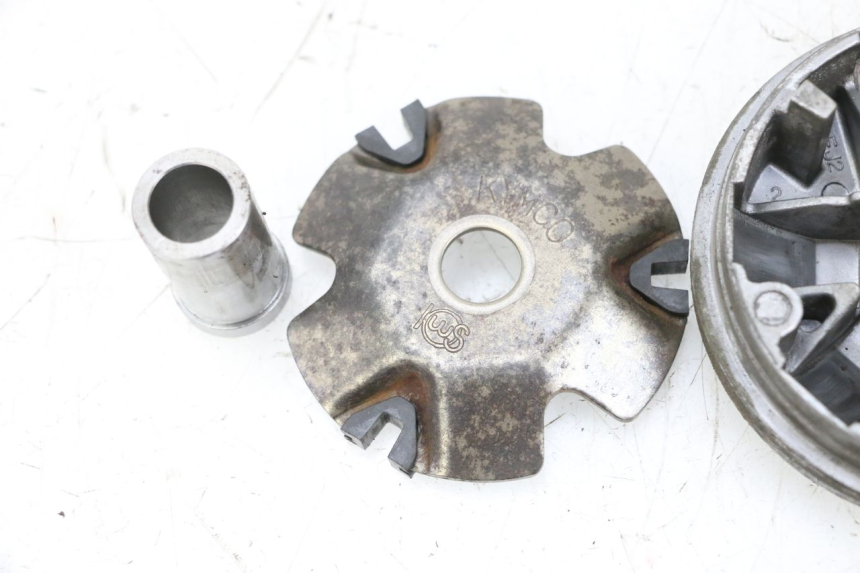 photo de VARIADOR KYMCO AGILITY CITY 4T 50 (2008 - 2016) - Detalles de los puntos de fijación