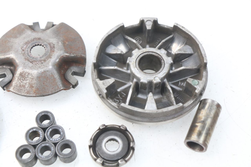 photo de VARIADOR MBK BOOSTER SPIRIT 50 (2004 - 2017) - Detalles de los puntos de fijación