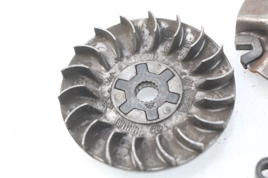 photo de VARIADOR MBK BOOSTER SPIRIT 50 (2004 - 2017) - Estado de la superficie y material