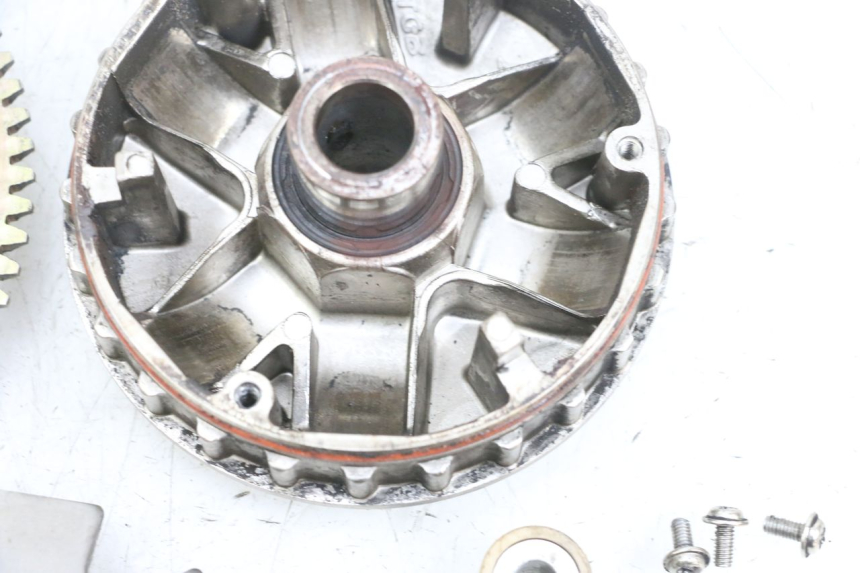 photo de VARIADOR PEUGEOT ELYSEO 125 (1999 - 2004) - Primer plano de alta resolución