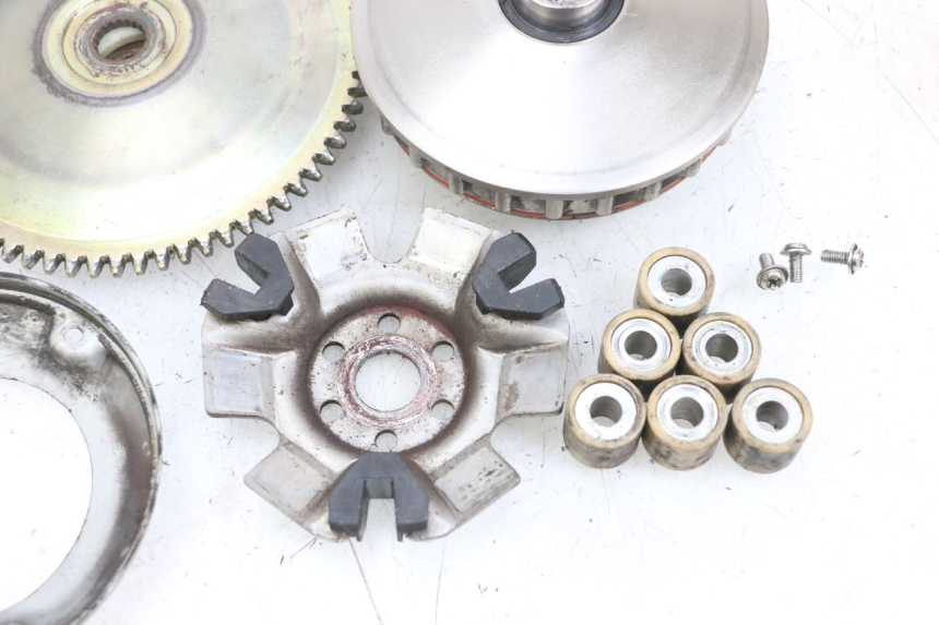 photo de VARIADOR PEUGEOT ELYSEO 125 (1999 - 2004) - Primer plano técnico