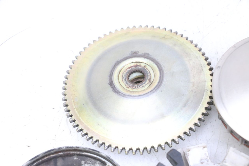 photo de VARIADOR PEUGEOT ELYSEO 125 (1999 - 2004) - Detalles de los puntos de fijación