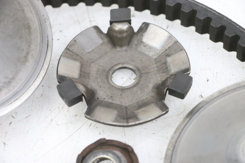 photo de VARIADOR SYM ORBIT III 3 4T 50 (2021 - 2025) - Detalles de los puntos de fijación