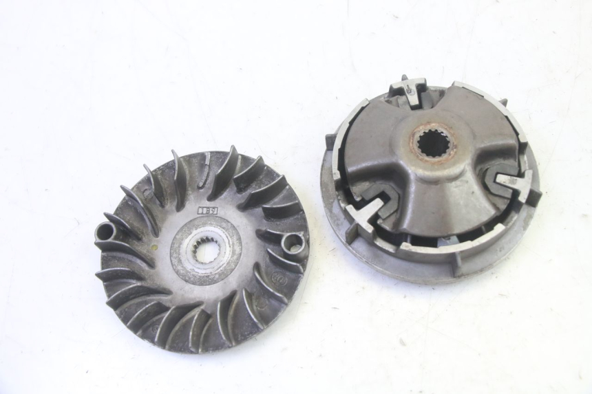 photo de VARIADOR YAMAHA X-MAX XMAX 125 (2010 - 2014) - Primer plano técnico