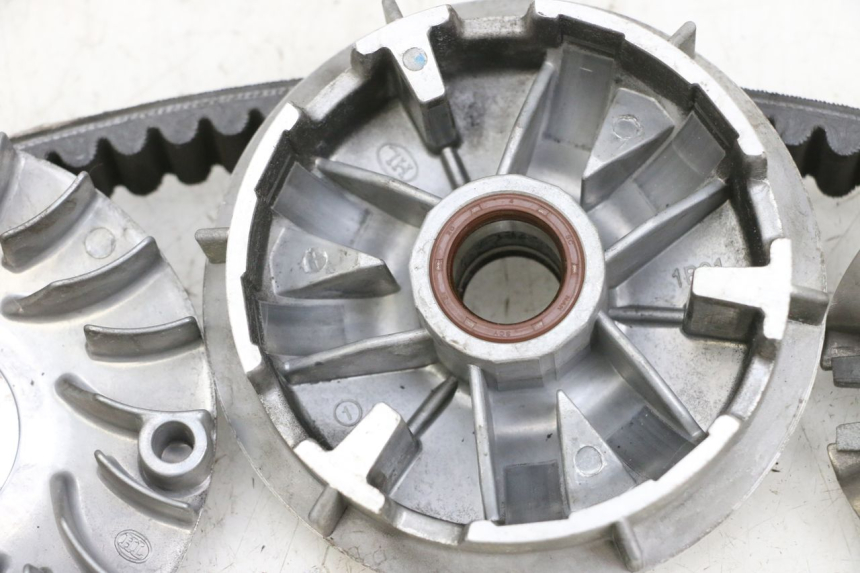 photo de VARIADOR YAMAHA XMAX X-MAX 125 (2006 - 2009) - Primer plano de alta resolución