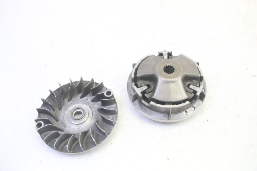 photo de VARIADOR YAMAHA XMAX X-MAX 125 (2006 - 2009) - Primer plano técnico