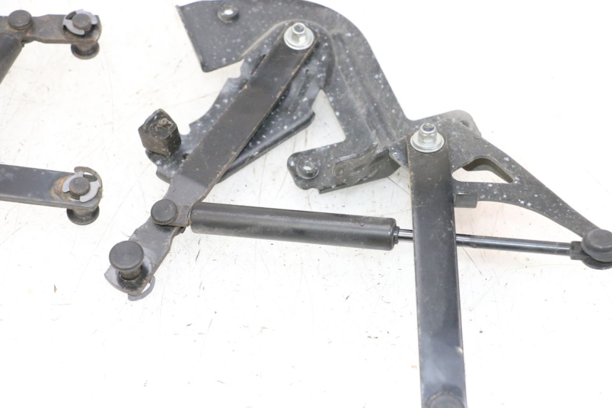 photo de AMORTIGUADOR COFRE PEUGEOT SATELIS 125 (2013 - 2018) - Detalle de la pieza