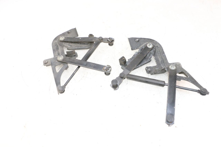 photo de AMORTIGUADOR COFRE PEUGEOT SATELIS 125 (2013 - 2018) - Otra perspectiva