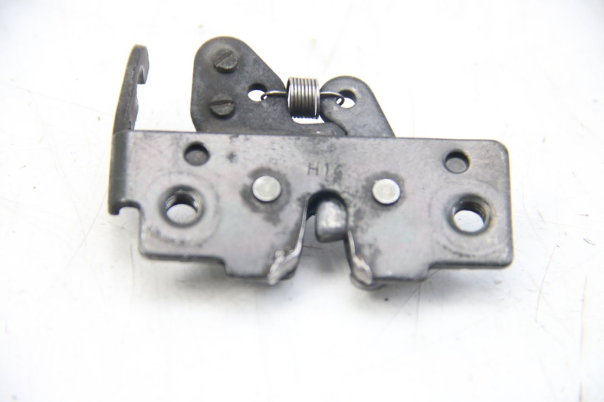 photo de CIERRE DEL ASIENTO PIAGGIO BEVERLY 125 (2010 - 2015)