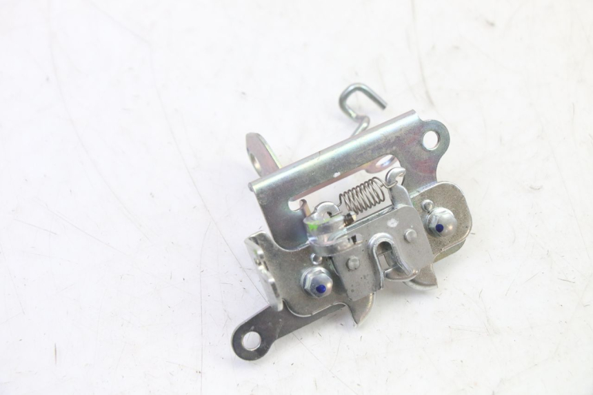 photo de BLOQUEO PUERTA YAMAHA XMAX X-MAX 125 (2021 - 2025)