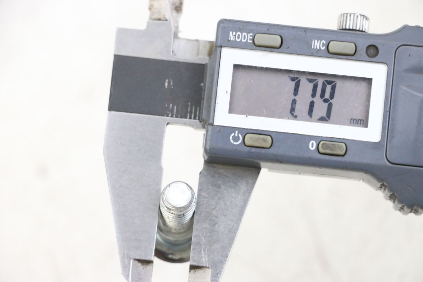 photo de TORNILLO DEL DISCO DE FRENO HYOSUNG GV AQUILA 125 (2000 - 2004) - Zoom estado de uso