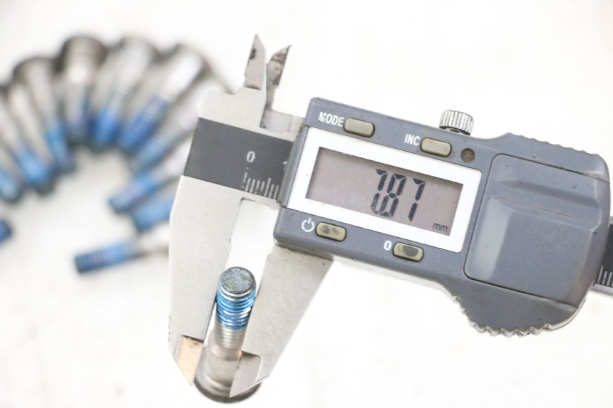 photo de TORNILLO DEL DISCO DE FRENO SUZUKI GSXR GSX-R 1000 (2003 - 2004) - Zoom estado de uso