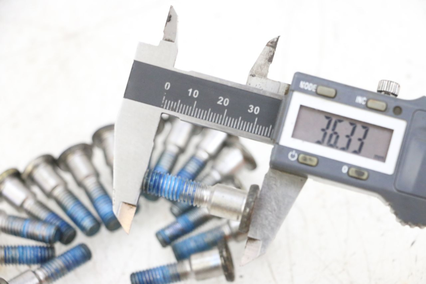 photo de TORNILLO DEL DISCO DE FRENO SUZUKI GSXR GSX-R 1000 (2003 - 2004) - Otra perspectiva