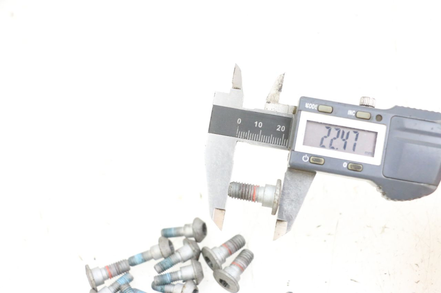 photo de TORNILLO DEL DISCO DE FRENO YAMAHA MT-07 MT07 ABS 700 (2018 - 2020) - Primer plano técnico