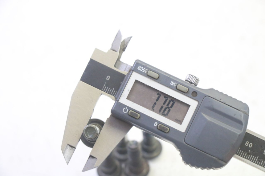 photo de TORNILLO DEL DISCO DE FRENO SYM ORBIT III 3 4T 50 (2021 - 2025) - Primer plano técnico